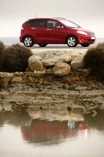 Honda FR-V 2004 года